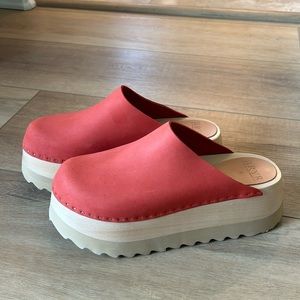 Bryr chonk in “poppy” red